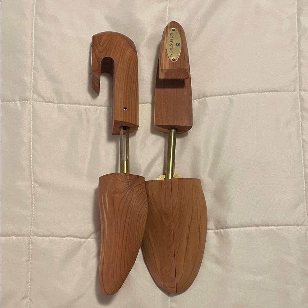 Pair Mens Nordstrom Cedar Shoe Trees 12 Med Width Large Brown Brass Hardware EUC - Picture 2 of 4